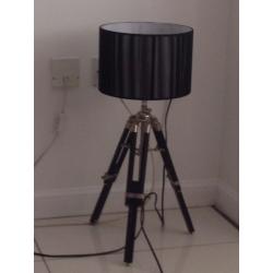 TRIPOD TABLE LAMP