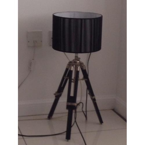 TRIPOD TABLE LAMP