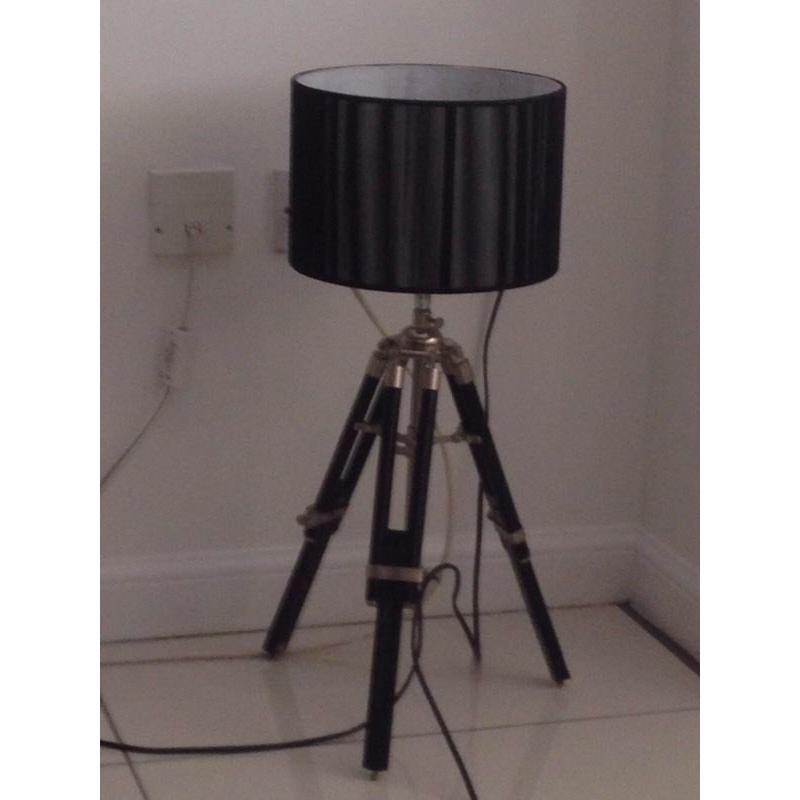TRIPOD TABLE LAMP