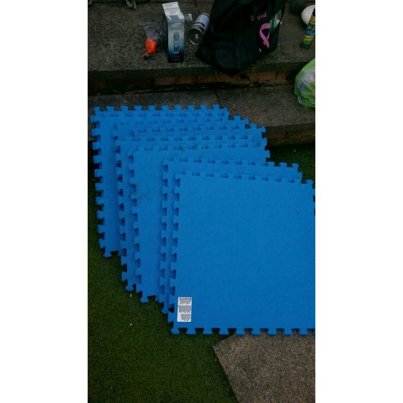 Outdoor play mats. Interlocking.