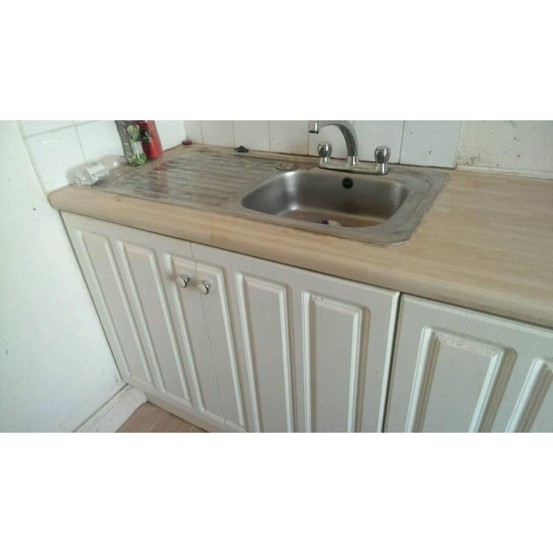 Kitchen units + Worktop