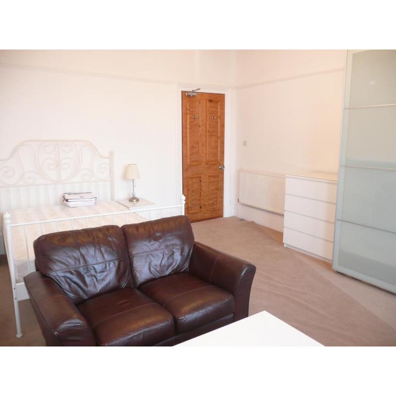 Massive Double Room --- Short Term Welcome -- All Bills Included
