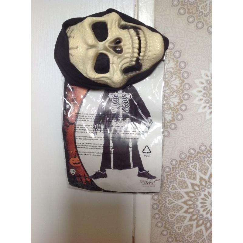 Kids skeleton Halloween costume age 8/10
