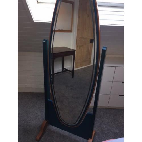 Free standing, full length, swivel mirror
