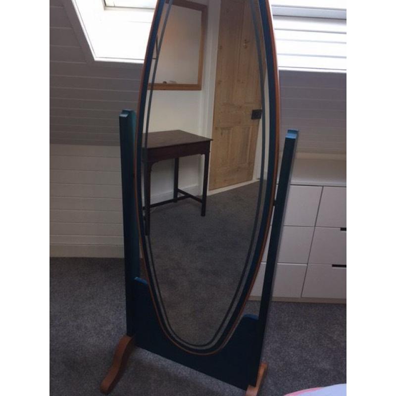 Free standing, full length, swivel mirror