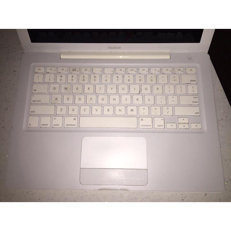 Macbook A1181 13.3-inch 4GB RAM 80GB HARD DISK