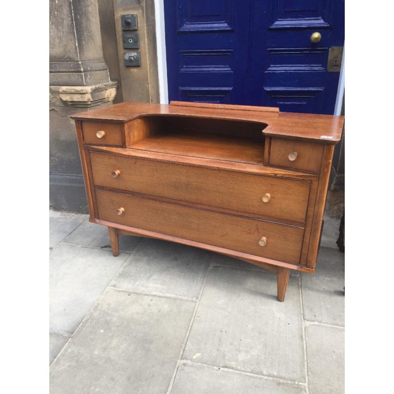 Vintage dressing table , great shape . Size L 46in D 19in H 30in. Free local delivery.