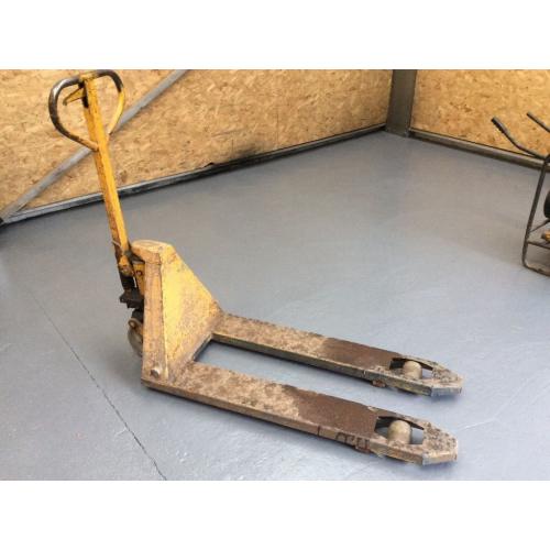 2 hand pallet trucks