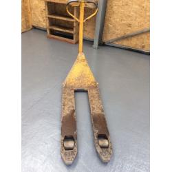 2 hand pallet trucks