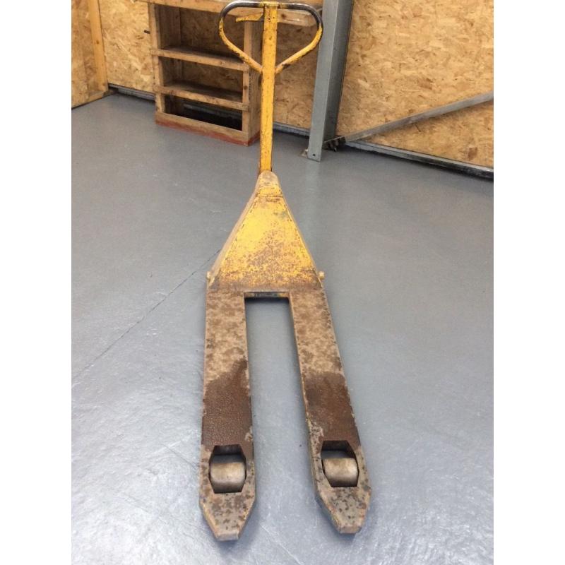 2 hand pallet trucks