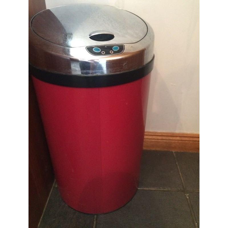 Red kitchen appliances & accessories