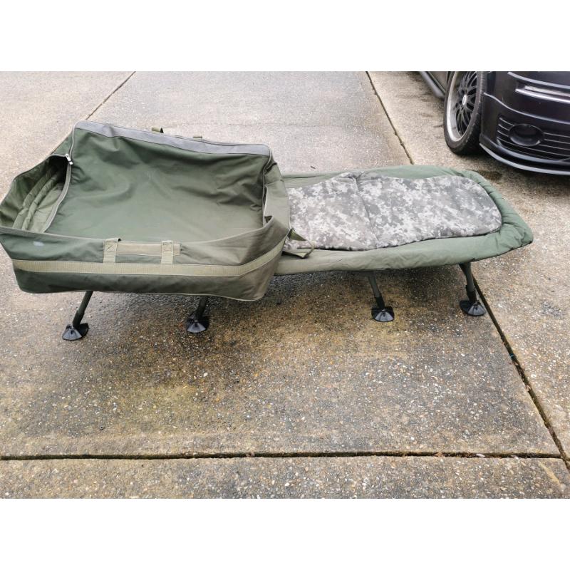 Nash indulgence 8 leg bedchair with mud feet... barrowlogix carry bag