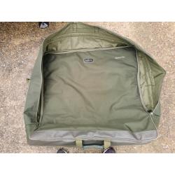 Nash indulgence 8 leg bedchair with mud feet... barrowlogix carry bag
