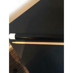 Rayvon pool cue