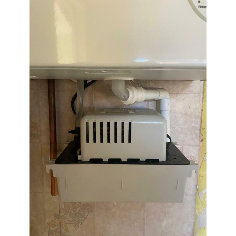 Worcester Greenstar 12RI Condensing Boiler - ALMOST NEW - & Condensate Pump