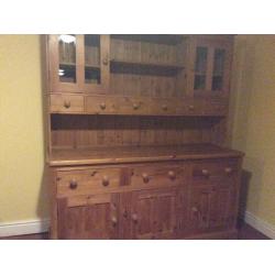 Pine dresser