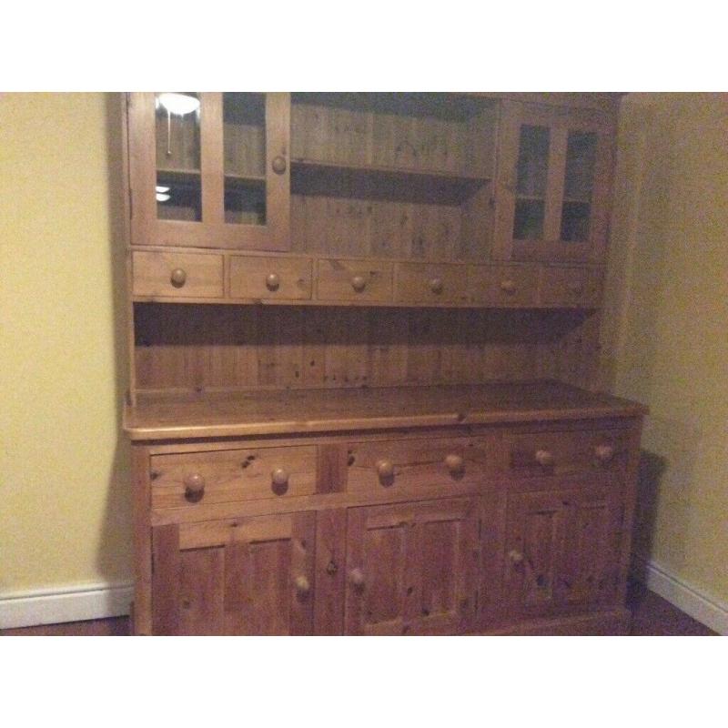 Pine dresser