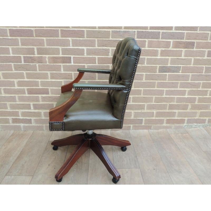 Compact Gainsborough Chair (UK Pre Christmas DELIVERY)