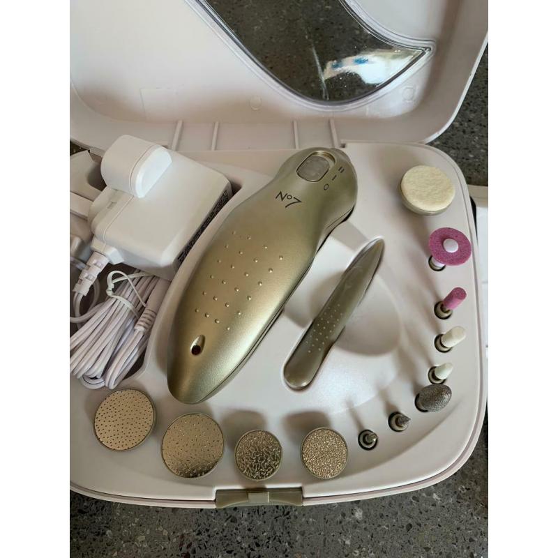 No 7 rechargeable manicure set