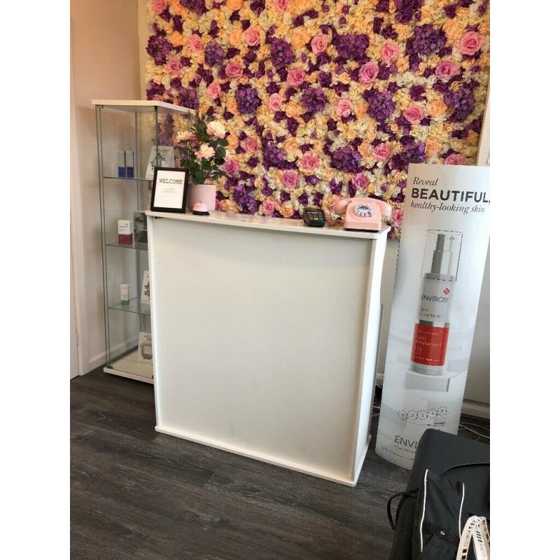 Nail technician station to rent