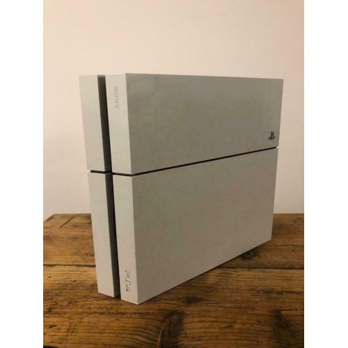 PlayStation 4 + 2 controllers