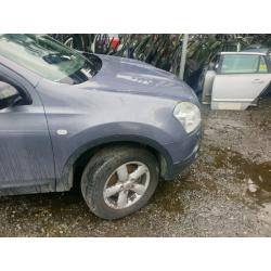 Nissan qashqai 2008 front end in grey