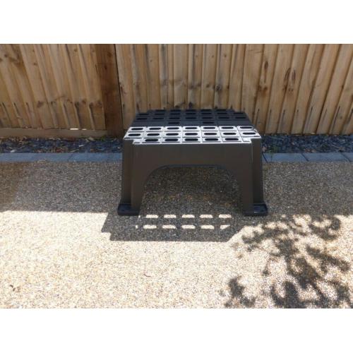 Single caravan step
