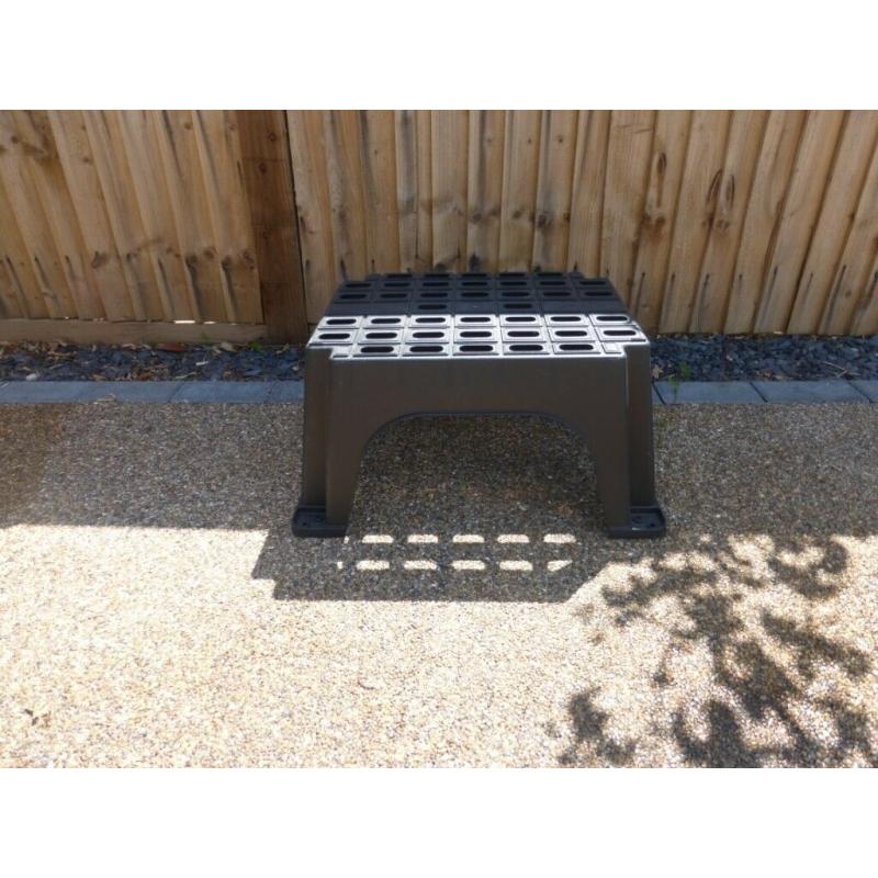 Single caravan step