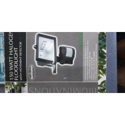 Halogen PIR light