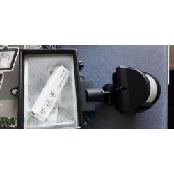 Halogen PIR light