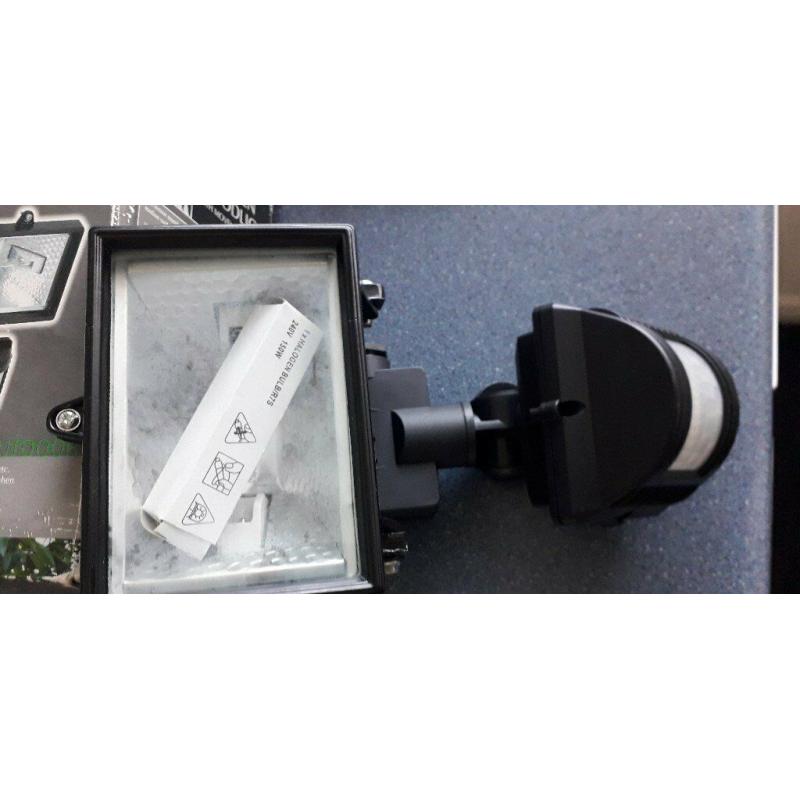 Halogen PIR light