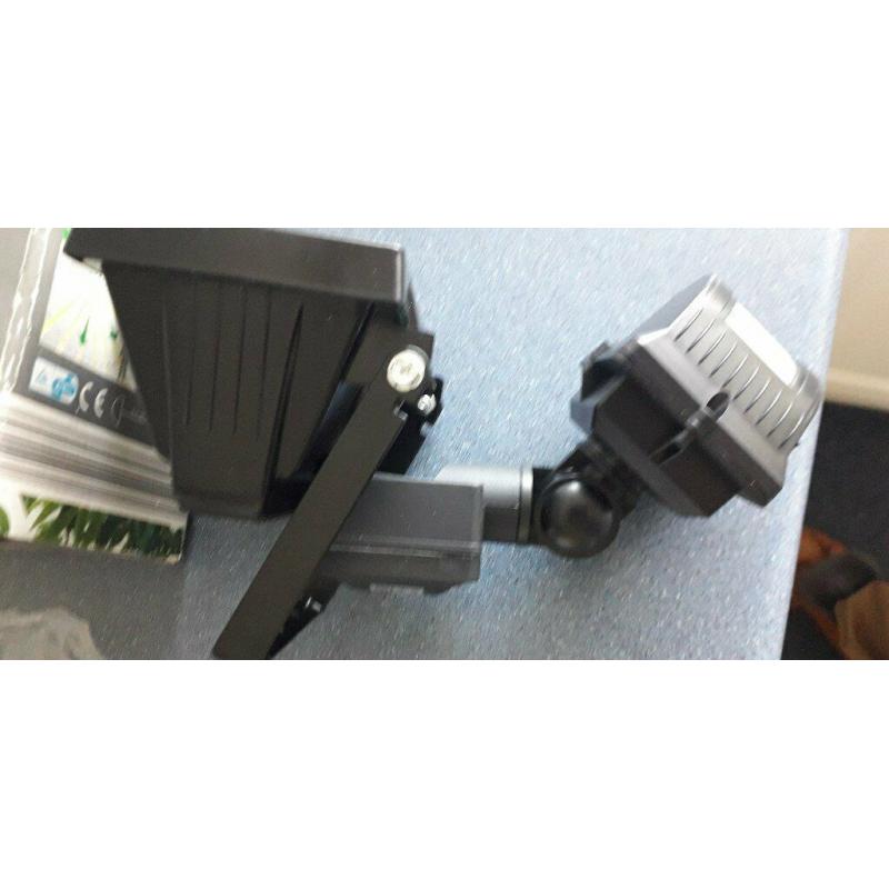 Halogen PIR light