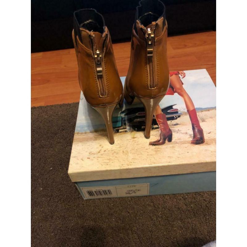 Brand-new size 6 they?re all size 6 brand-new never been worn unwonted gift
