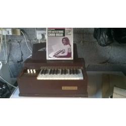 VINTAGE MAGNUS CHORD ORGAN