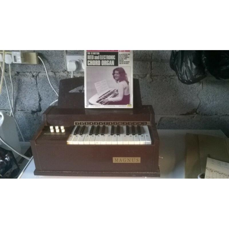 VINTAGE MAGNUS CHORD ORGAN