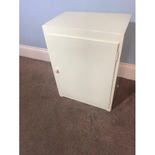 Unusual Vintage Cream Wooden Cupboard with 3 Fixed Shelves Ideal for keeping Medicines or Crafts R68