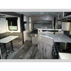 2021 HEARTLAND SUNDANCE 221RB 22FT SLIDEOUT American Caravan 5th Wheel Trailer