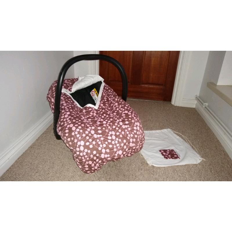 Cosy car seat cover - Universal fit for Group 0 rear facing baby seat