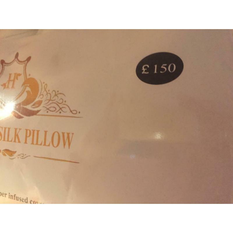 HARRODS. SILK PILLOW