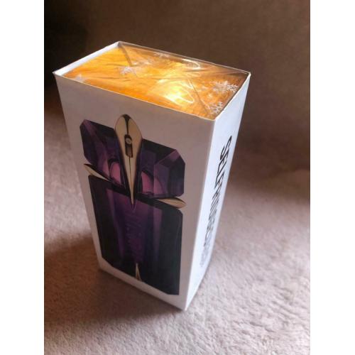 Alien perfume