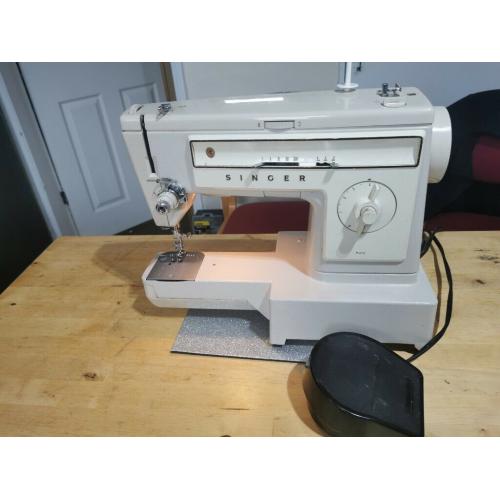 Vintage Singer Stylist 522 Electric Sewing Machine with Foot Pedal