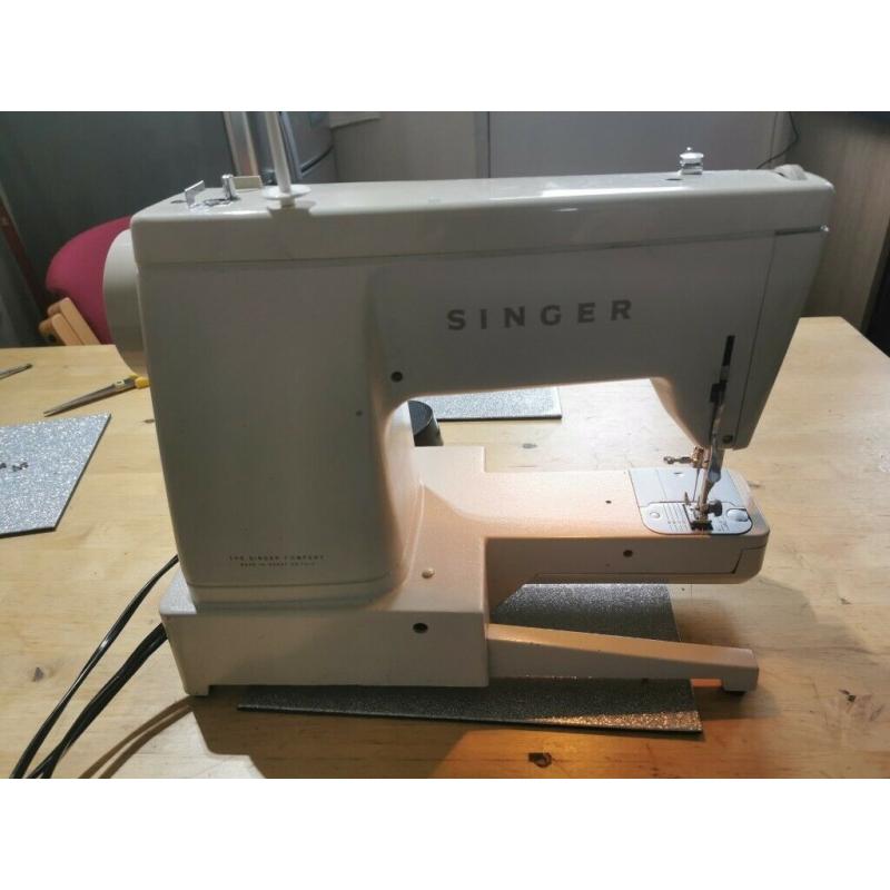Vintage Singer Stylist 522 Electric Sewing Machine with Foot Pedal