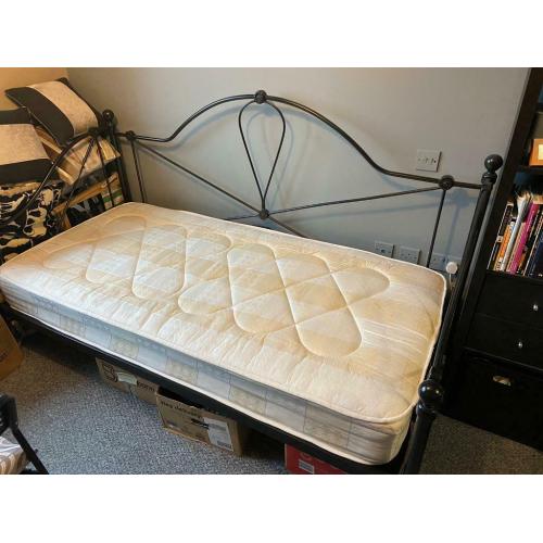 Single Day Bed and mattress - free