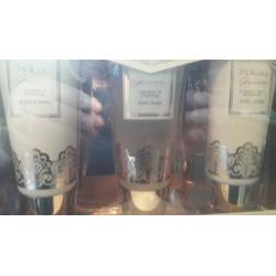 WHITE GRACE TRIO BATH SET.