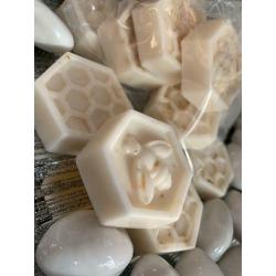 Honey, oats and goats milk soap/Handmade soap/Christmas stocking filler/Bathroom toiletries