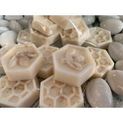 Honey, oats and goats milk soap/Handmade soap/Christmas stocking filler/Bathroom toiletries