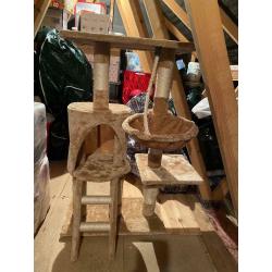 Cat scratching post/play centre