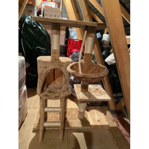 Cat scratching post/play centre