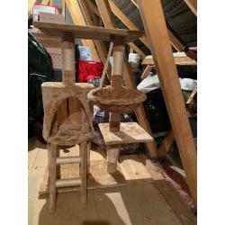 Cat scratching post/play centre