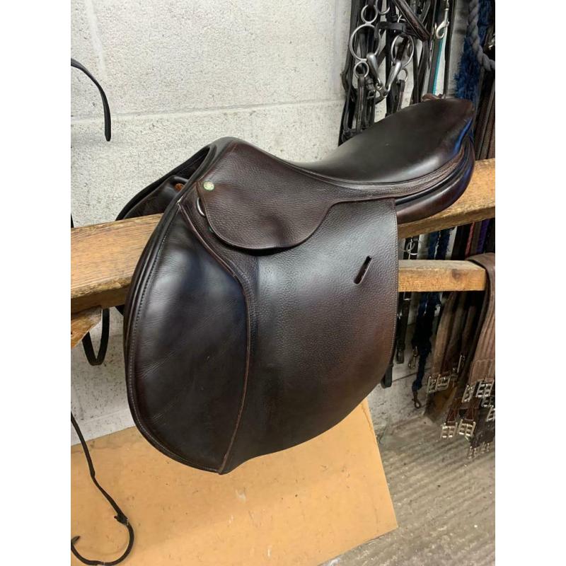 Butet jump saddle 17.5 inch